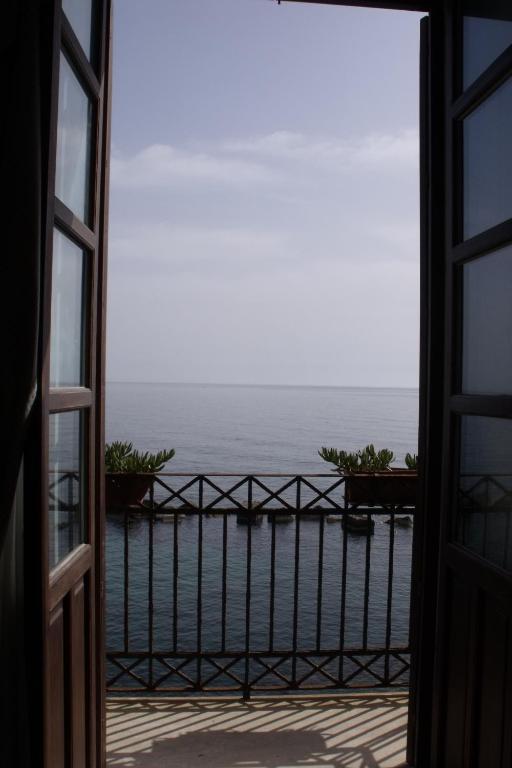 Double or Twin Room with Sea View