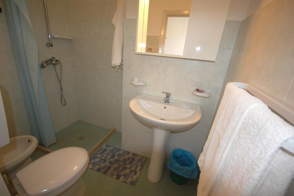 Standard Single Room,51539692:JPEG