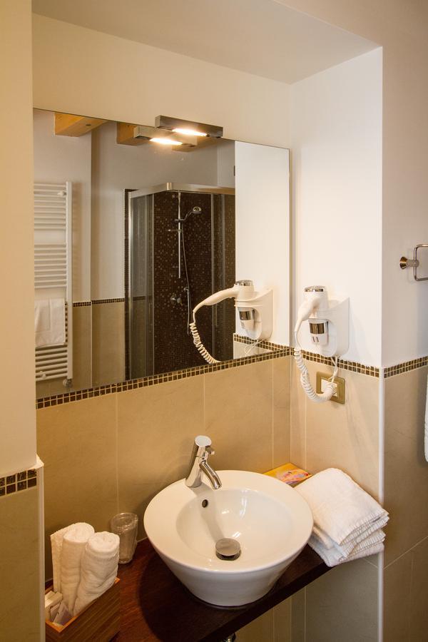 Triple Room,696564543:JPEG