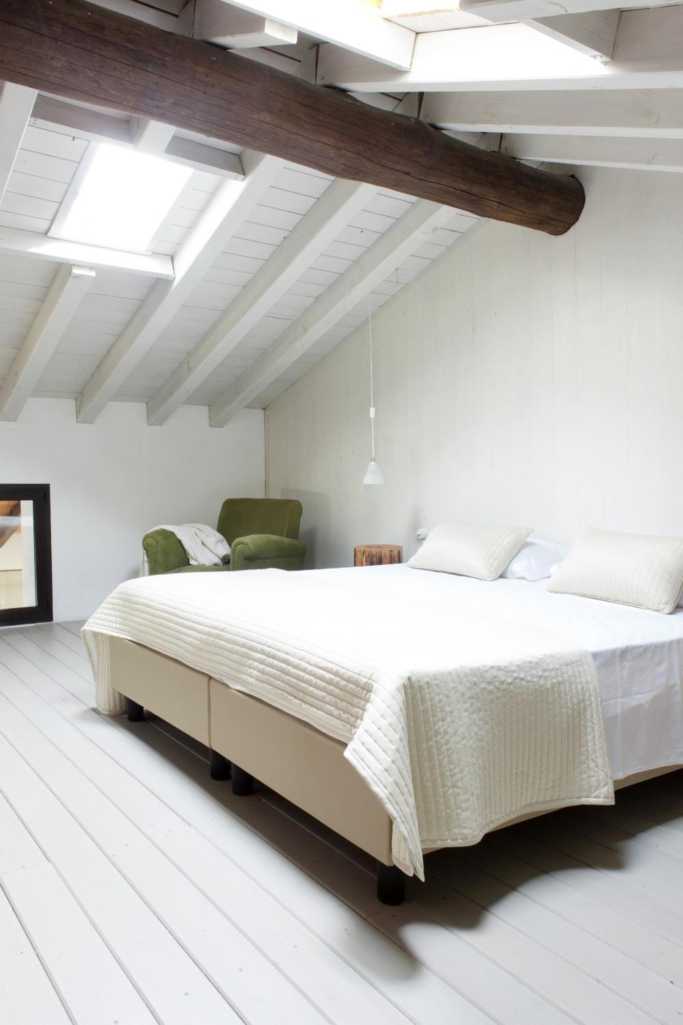 Two-Bedroom Apartment Lake View