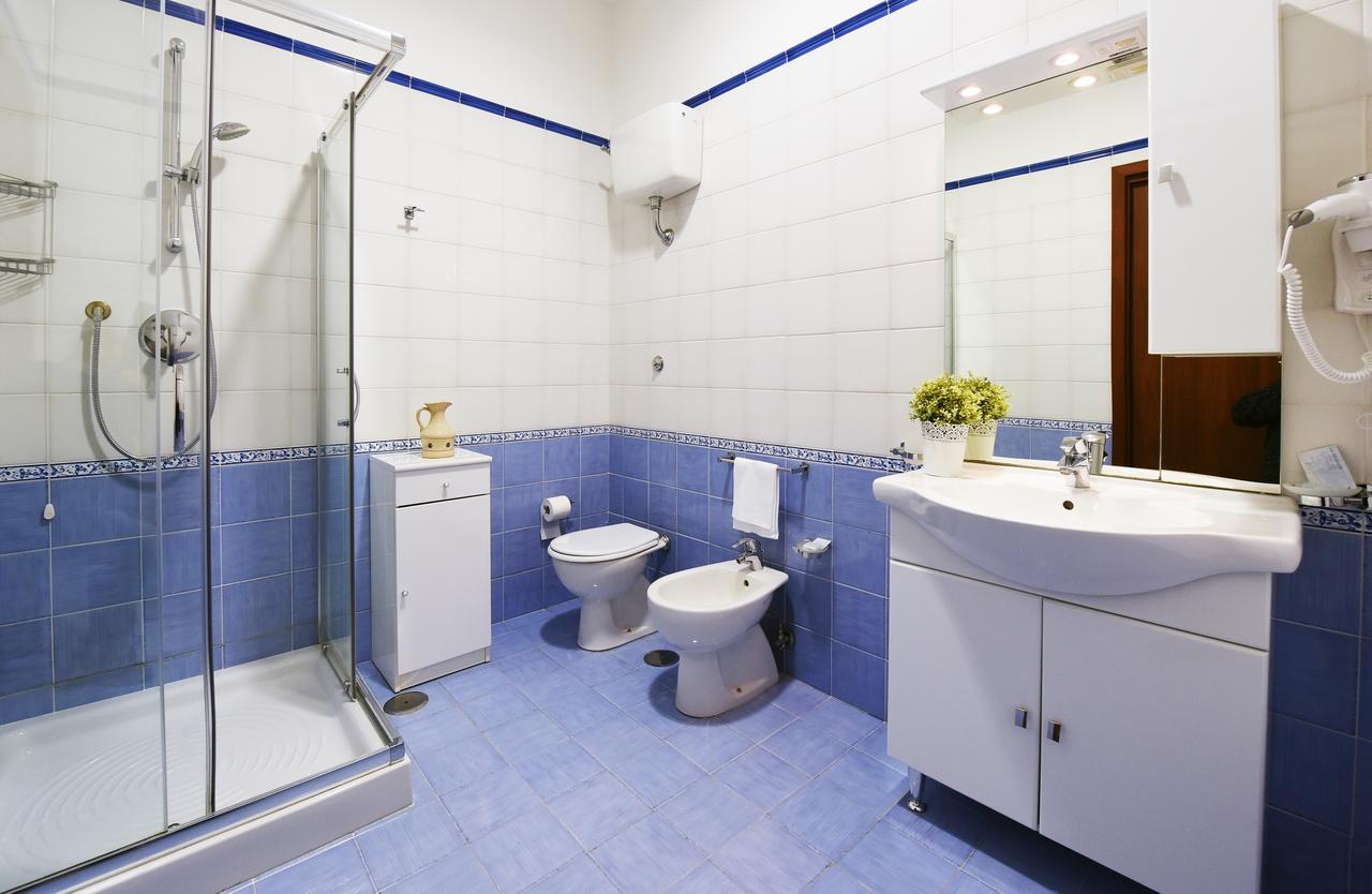 Triple Room,532065918:JPEG