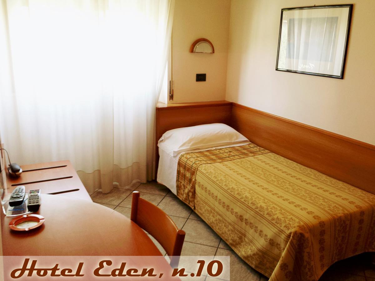 Single Room,690490758:JPEG
