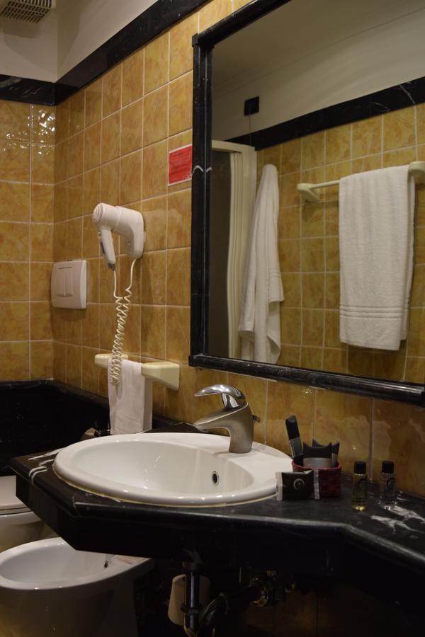 Single Room,1192749877:JPEG