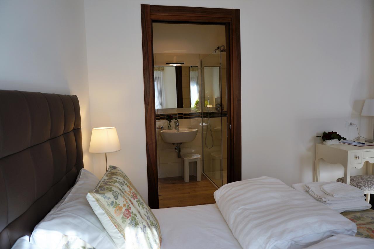 Quarto com Cama de Casal ou 2 de Solteiro e Vista do Jardim