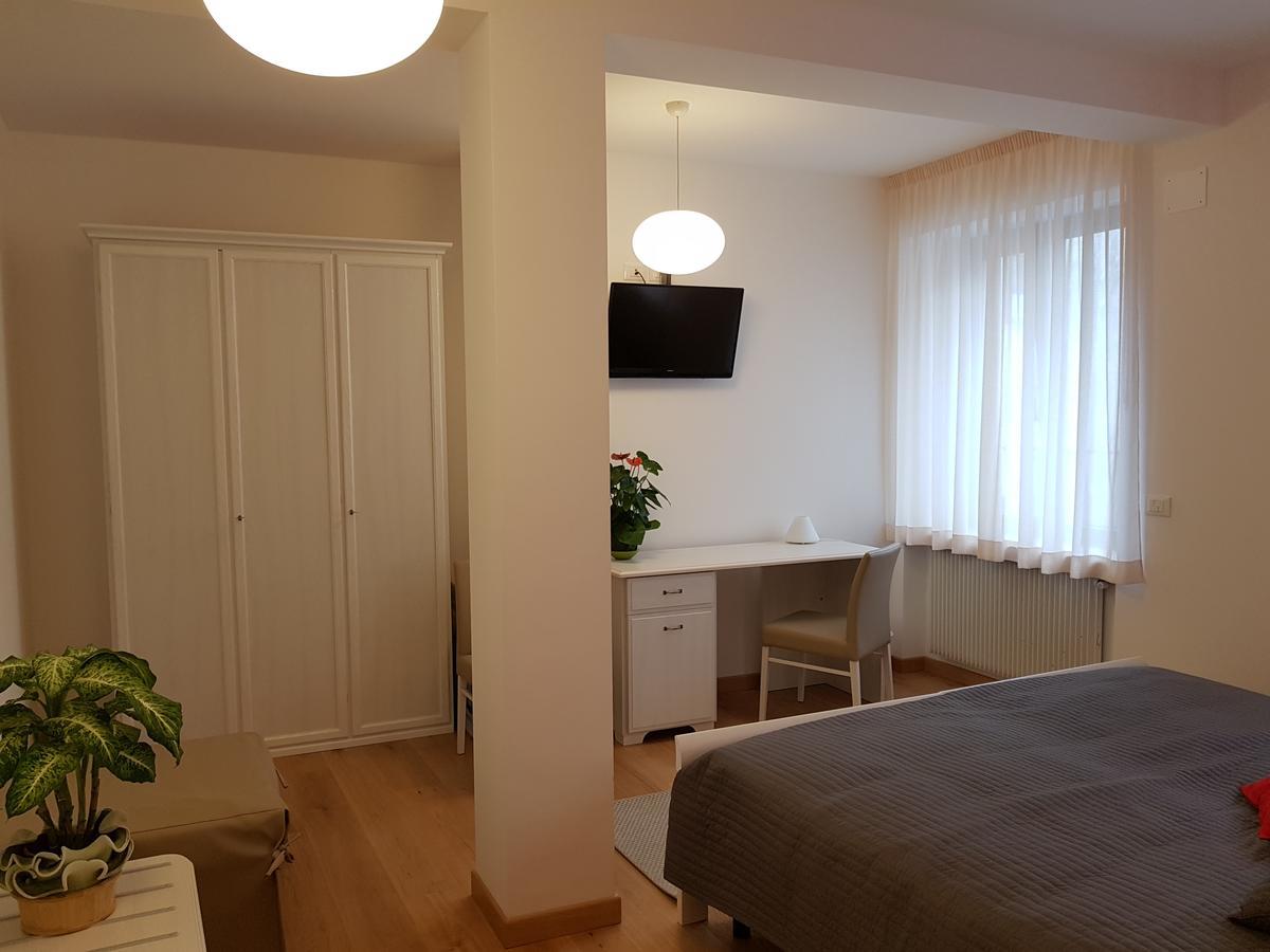 Zimmer mit Kingsize-Bett - Barrierefrei/befahrbare Dusche