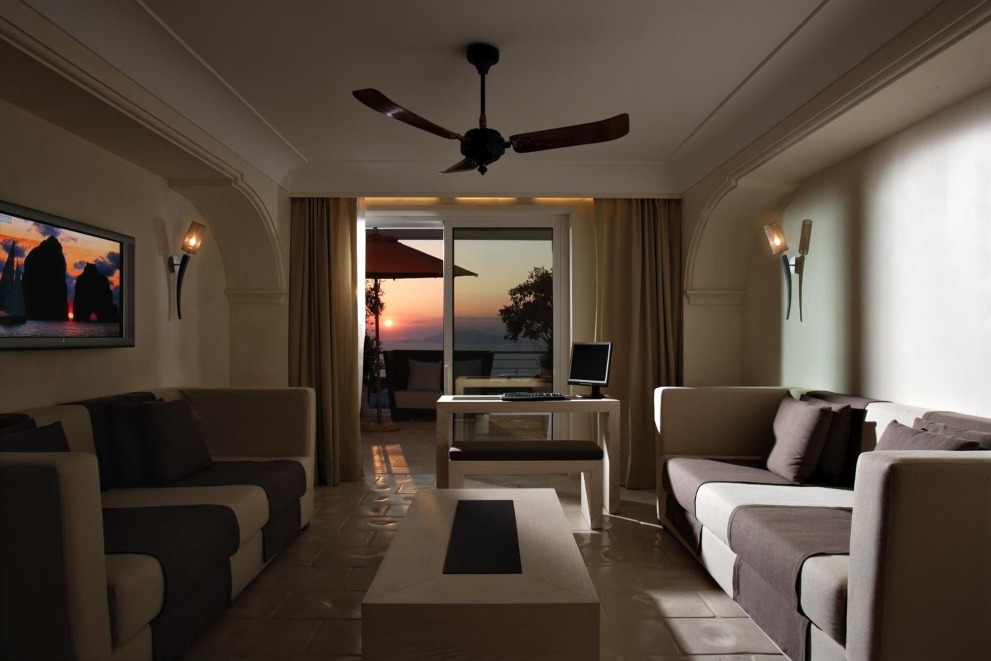 Callas Suite Sea Side with Plunge Pool