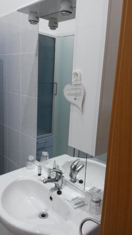 Quarto com Cama de Casal ou 2 de Solteiro