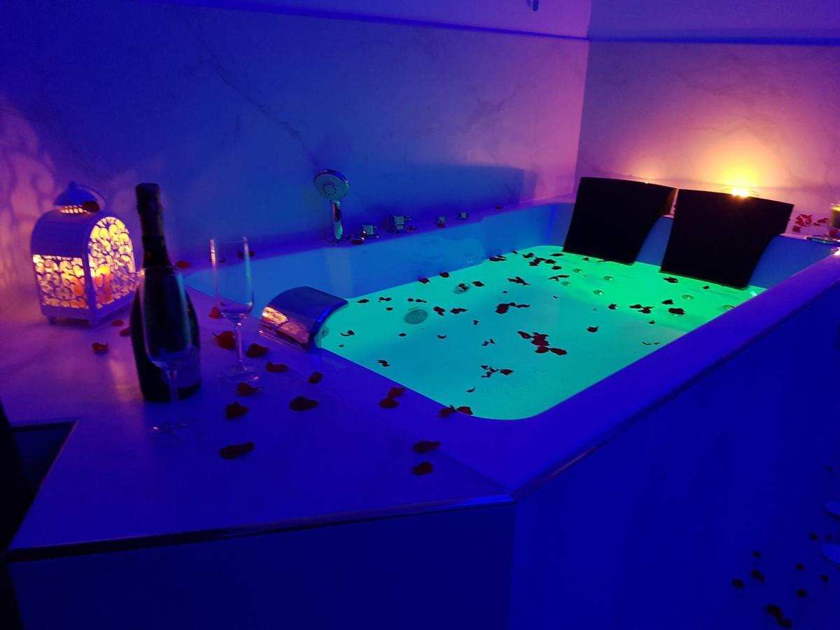 Pokój dwuosobowy z wanną z hydromasażem
