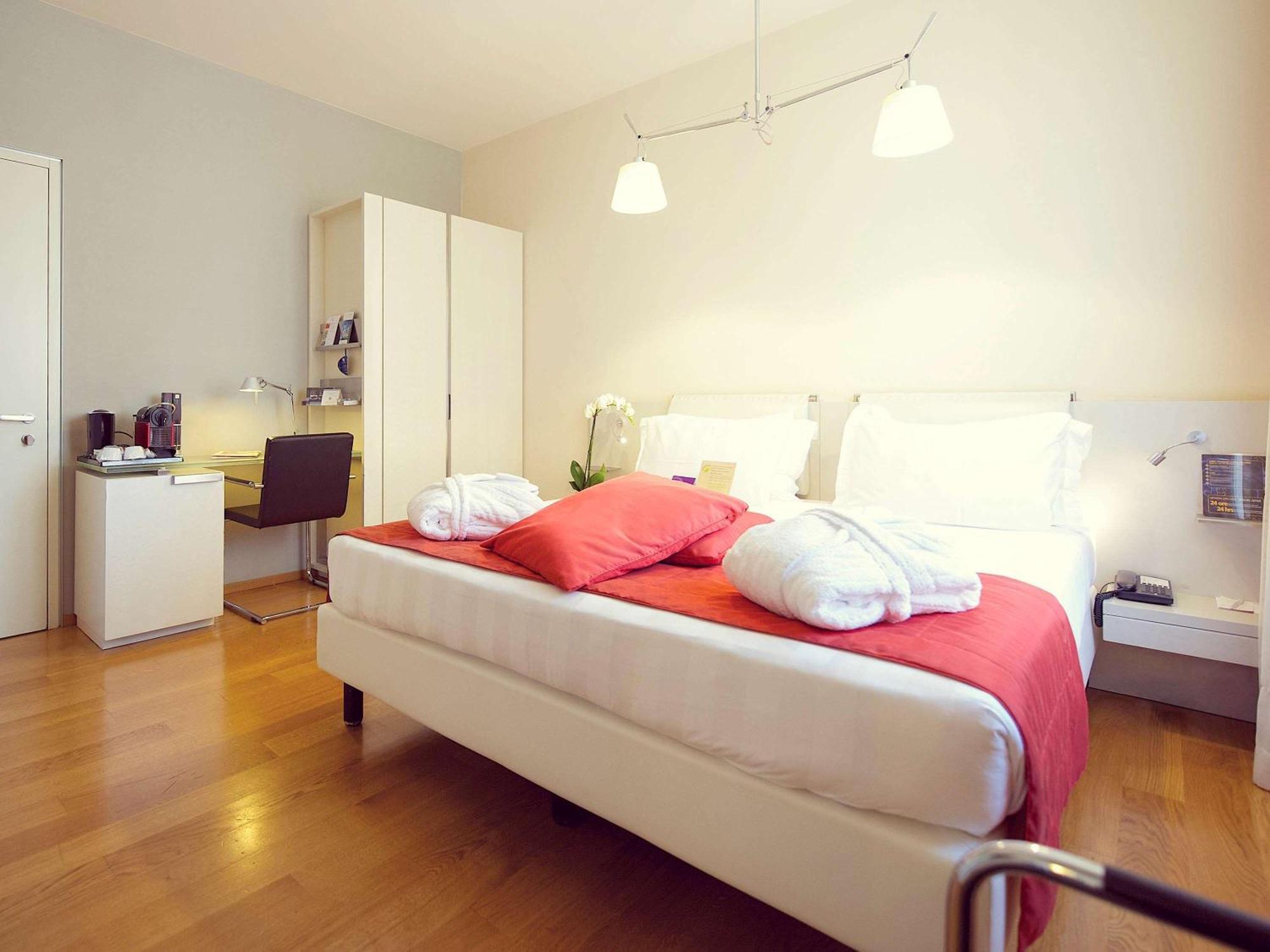 Superior Double Room with King Bed,1274520682:JPEG