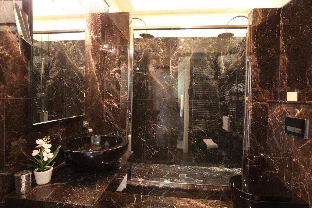 Suite,253337825:JPEG