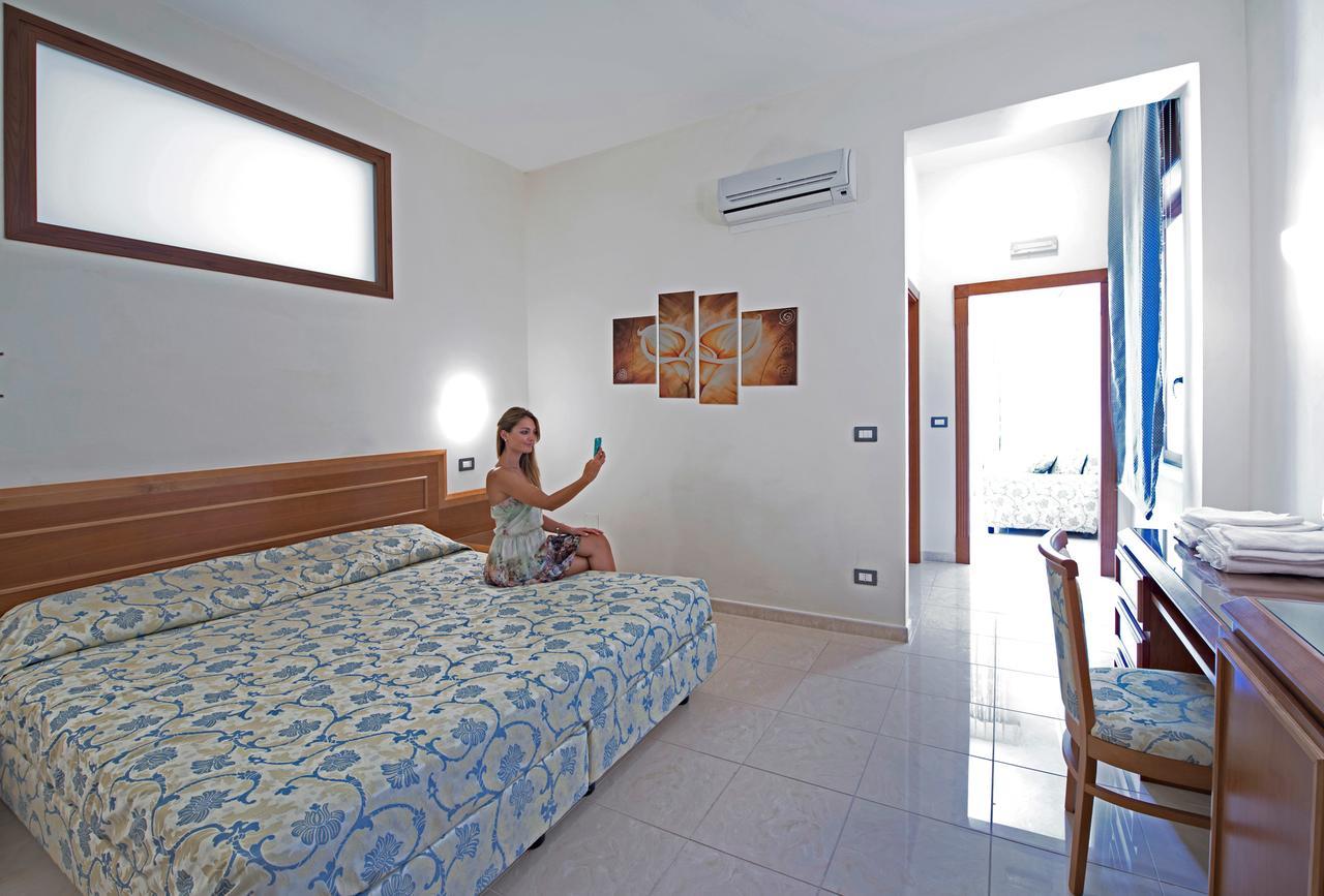 Deluxe Triple Room,1283928436:JPEG