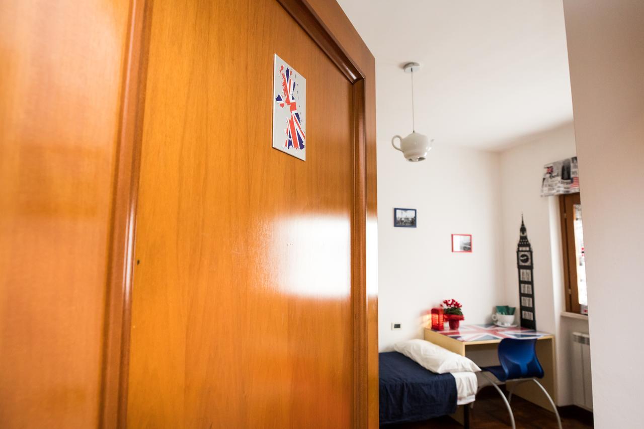 Twin Room with Shared Bathroom,587289234:JPEG