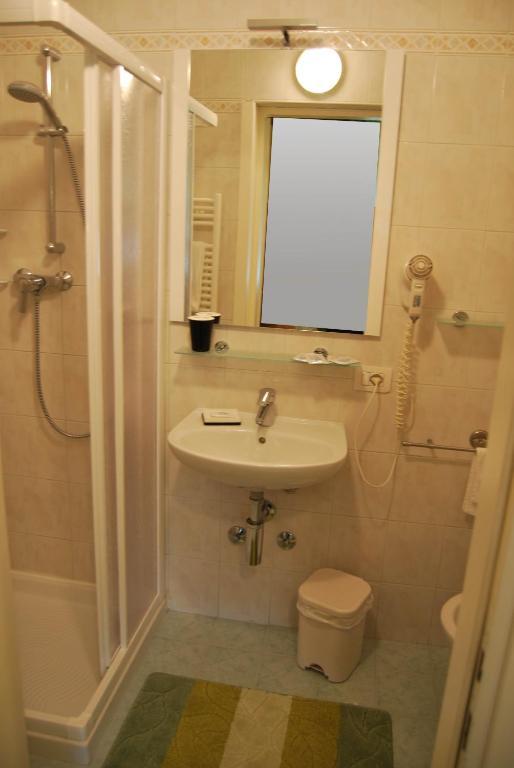 Standard Family Room,59011651:JPEG