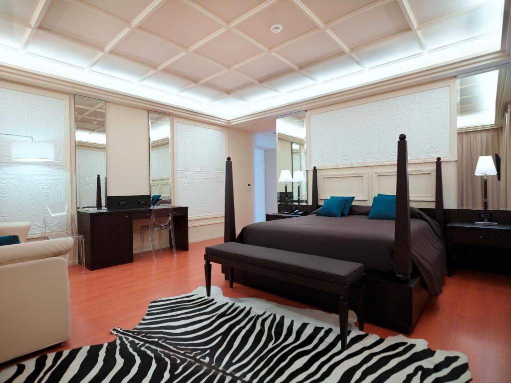 Superior Junior Suite with Lake View (3 Adults)