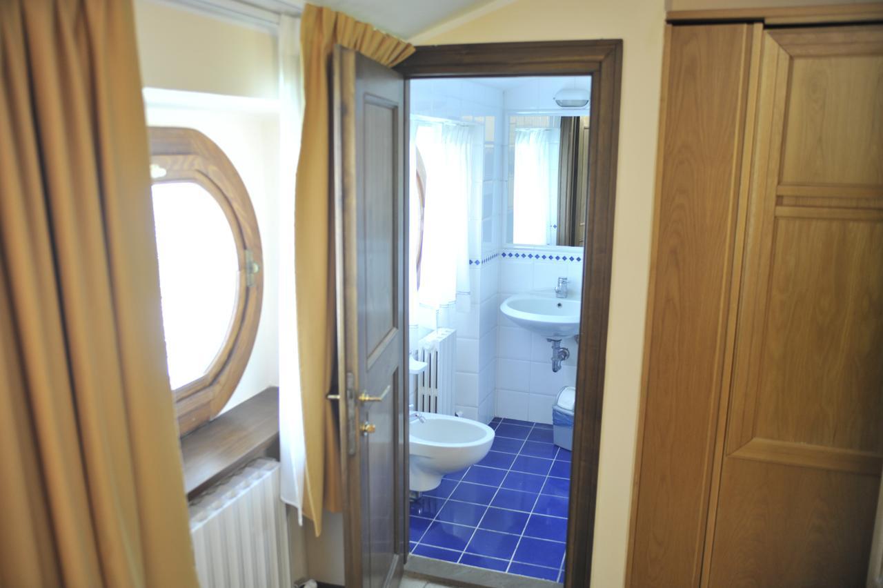 Single Room Private Bathroom,604836135:JPEG