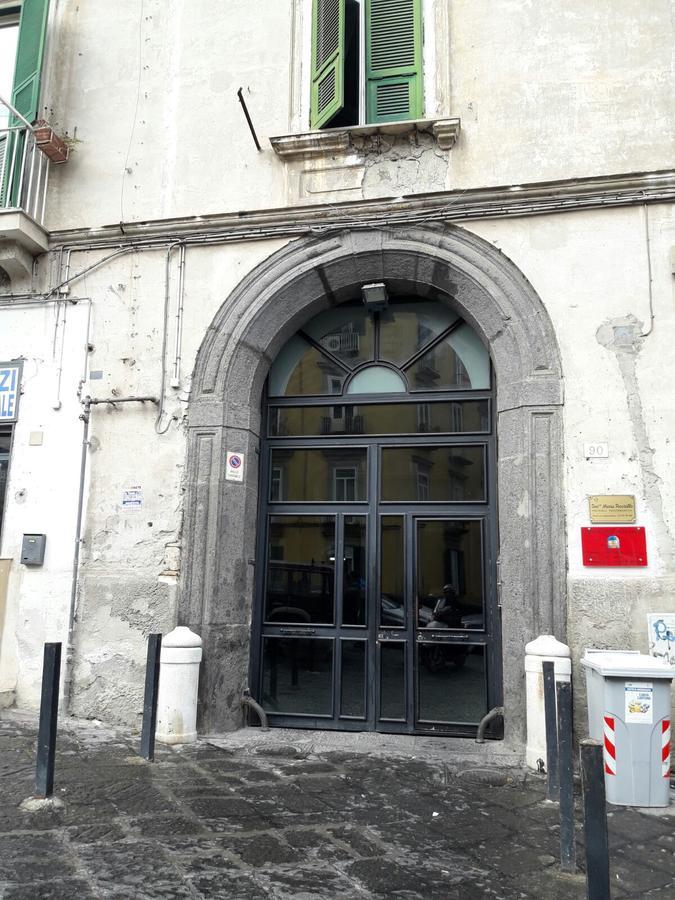 Pokój rodzinny z prywatną łazienką poza pokojem