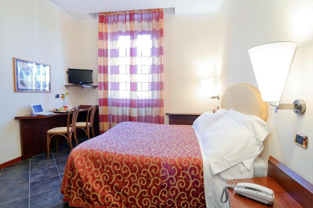 Double Room,61055167:JPEG