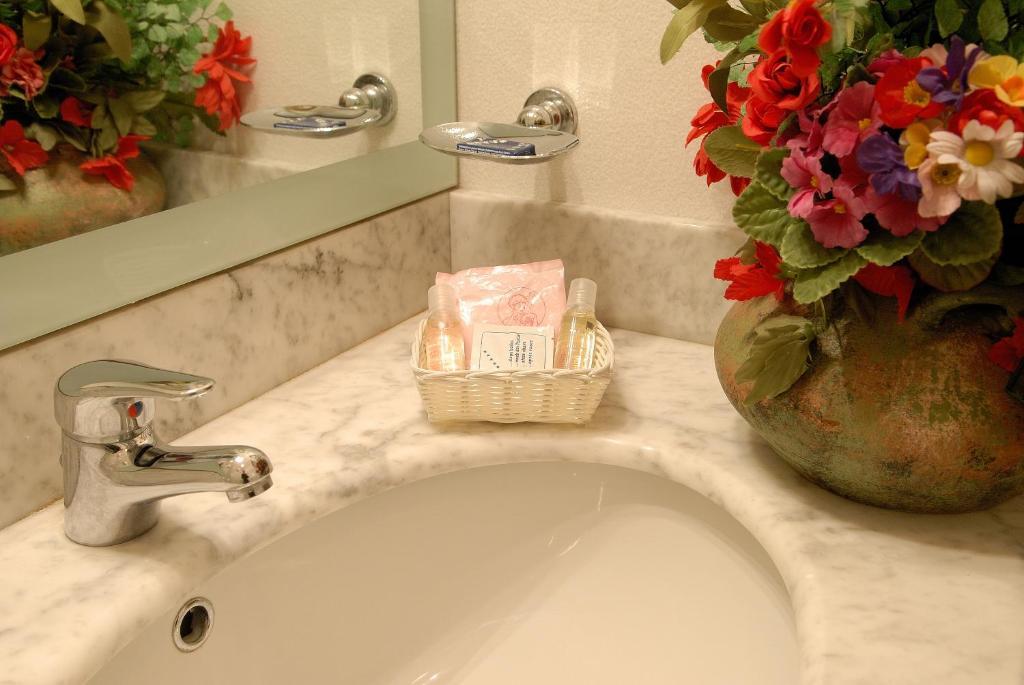 Standard Double Room,61133995:JPEG