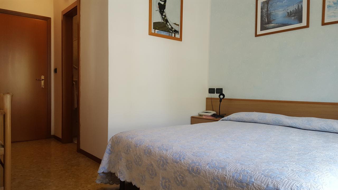 Twin Room with Private Bathroom,613945225:JPEG