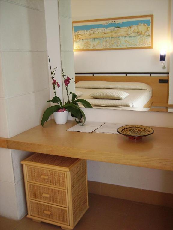 Standard Double or Twin Room,61923850:JPEG
