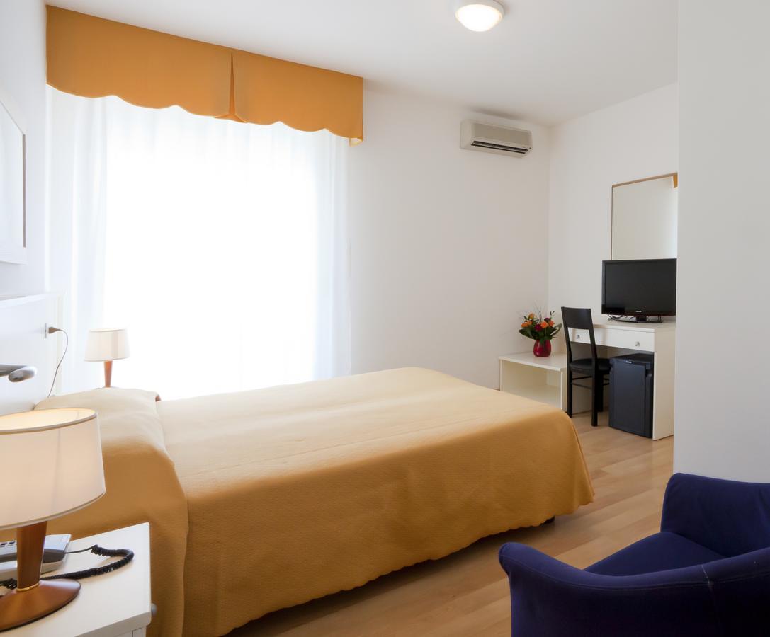 Two Connecting Double Rooms,952185535:JPEG