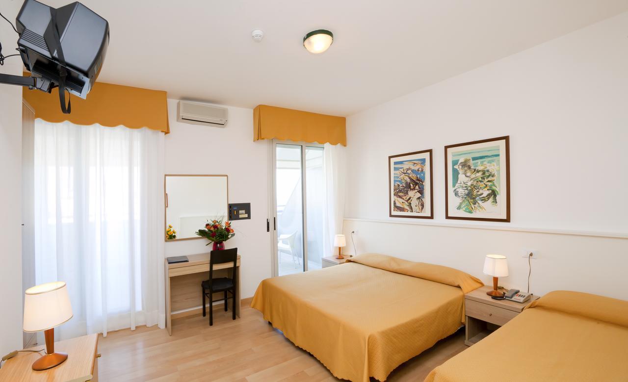 Family Room with Terrace,959709271:JPEG