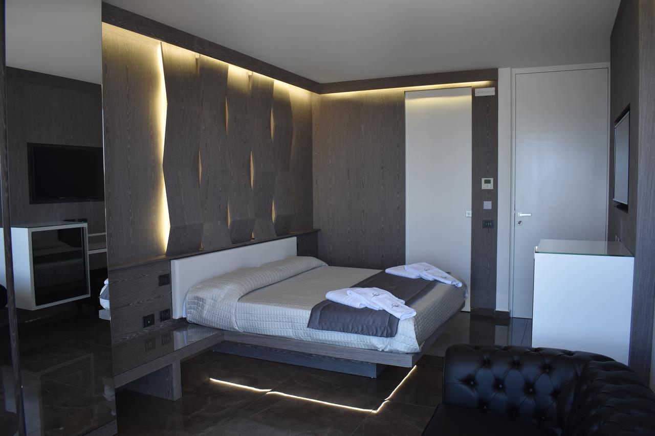 Deluxe Suite with Sea View