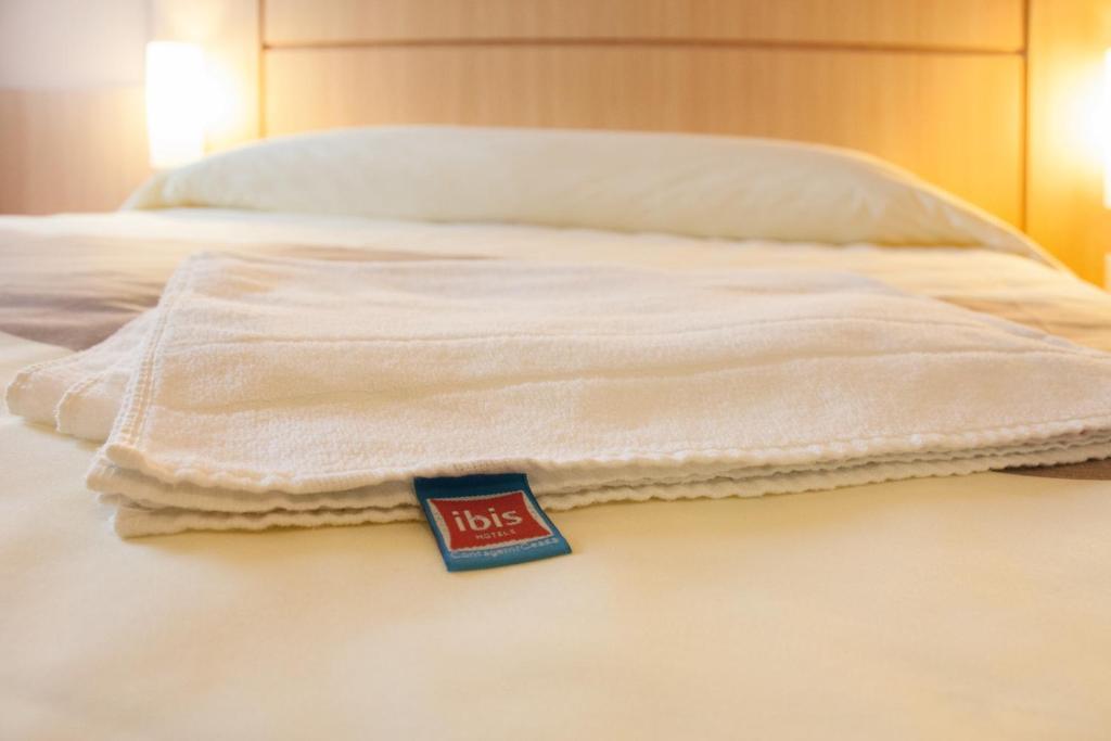 Standard Room with One Double Bed and One Single Bed