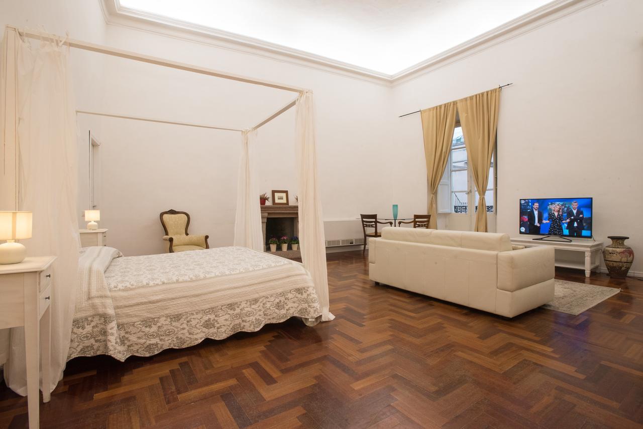 Deluxe Zimmer mit Kingsize-Bett