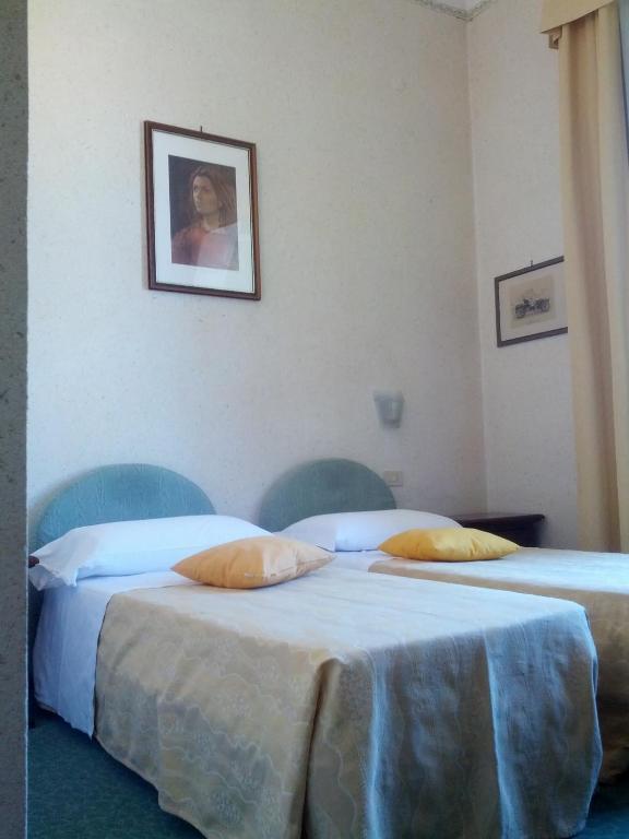 Twin Room,1437072949:JPEG