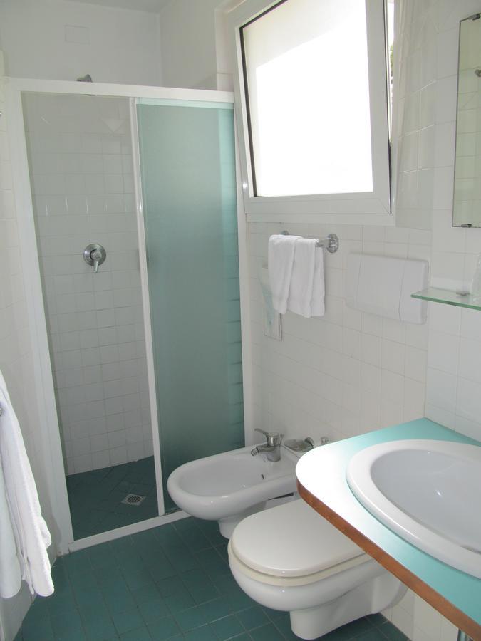 Economy Double or Twin Room,632397180:JPEG