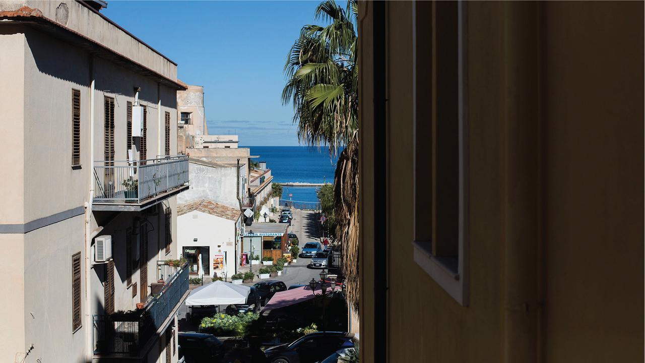Camera Matrimoniale Deluxe con Balcone e Vista Mare