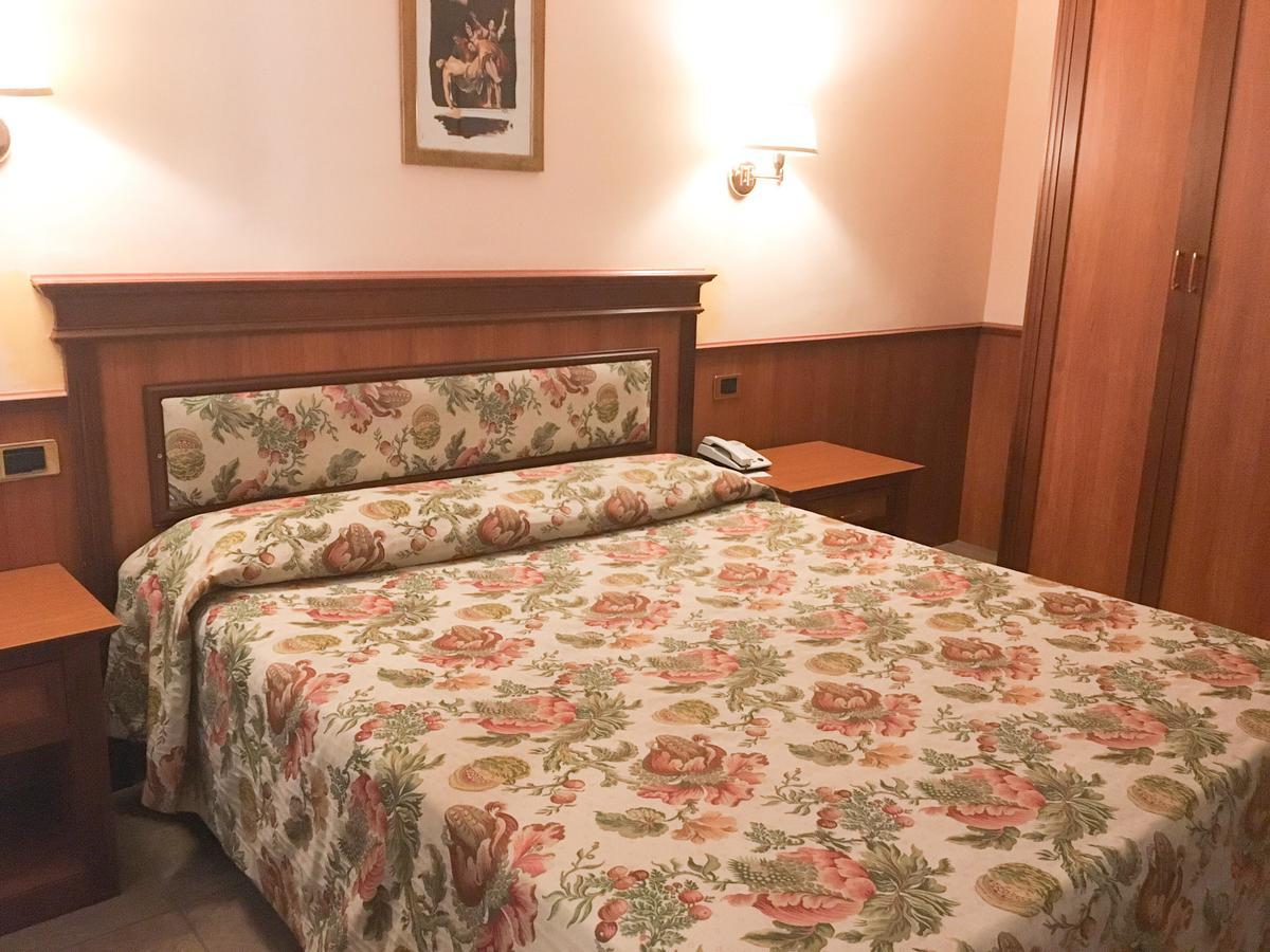 Large Single Room,633023640:JPEG