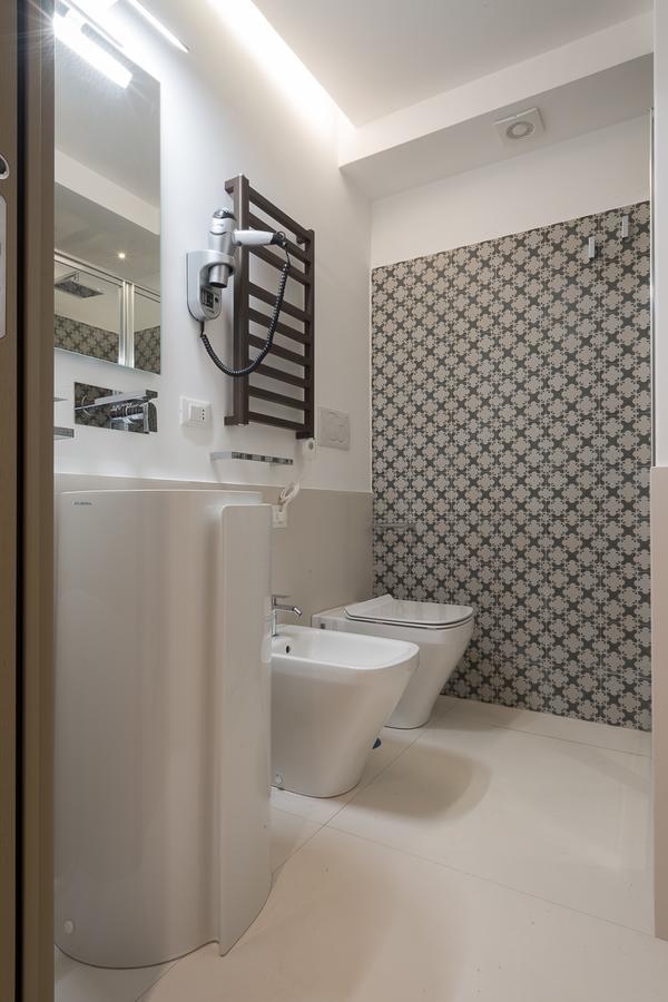 Deluxe Double Room with Balcony and Sea View,639466329:JPEG