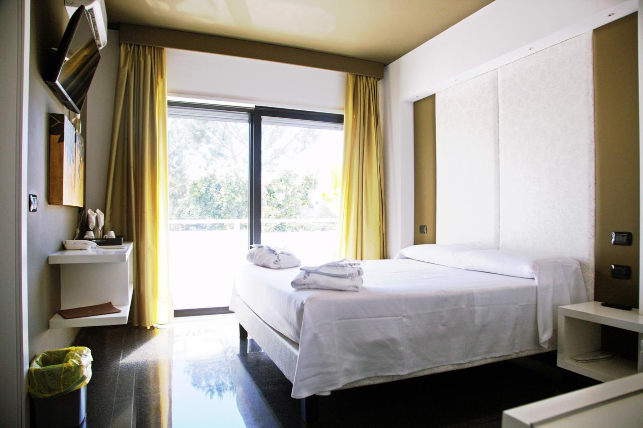 Deluxe Double Room,639683730:JPEG