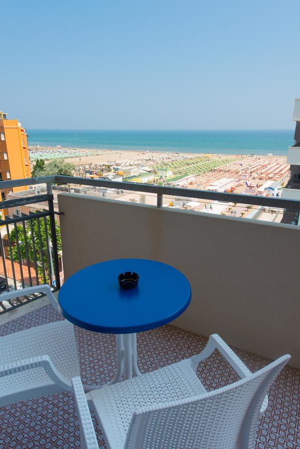 Double Room with Partial Sea View