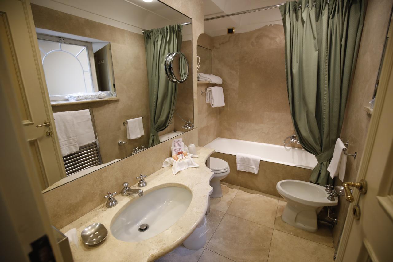 Quarto com 2 Camas de Solteiro