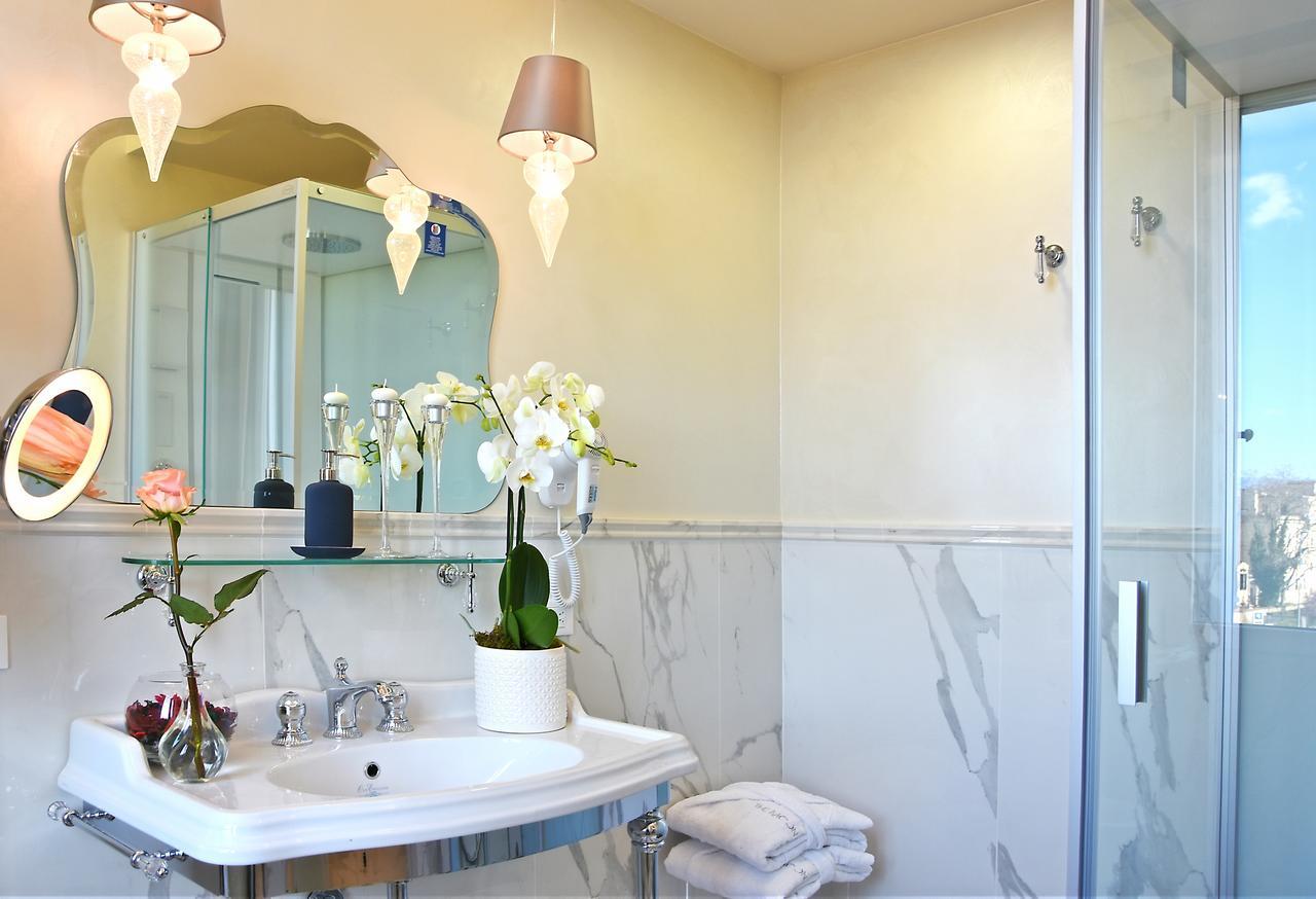 Deluxe Suite with Spa Bath and Sauna with Spa Access