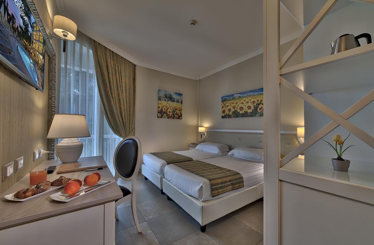 Tweepersoonskamer met 1 of 2 Bedden, Balkon en Gedeeltelijk Uitzicht op het Meer