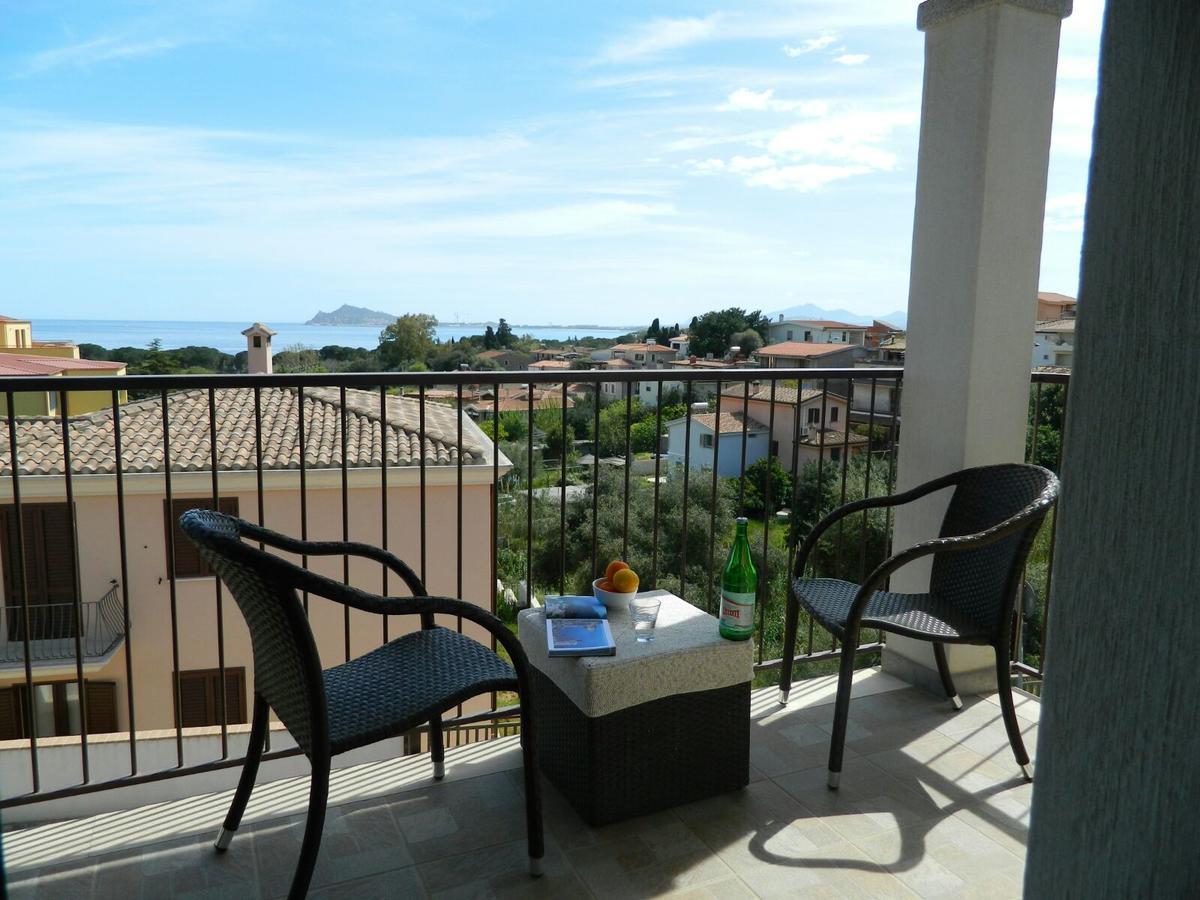 Camera Matrimoniale con Balcone e Vista Mare