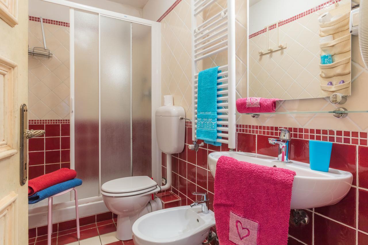 Camera Matrimoniale con Bagno in Comune