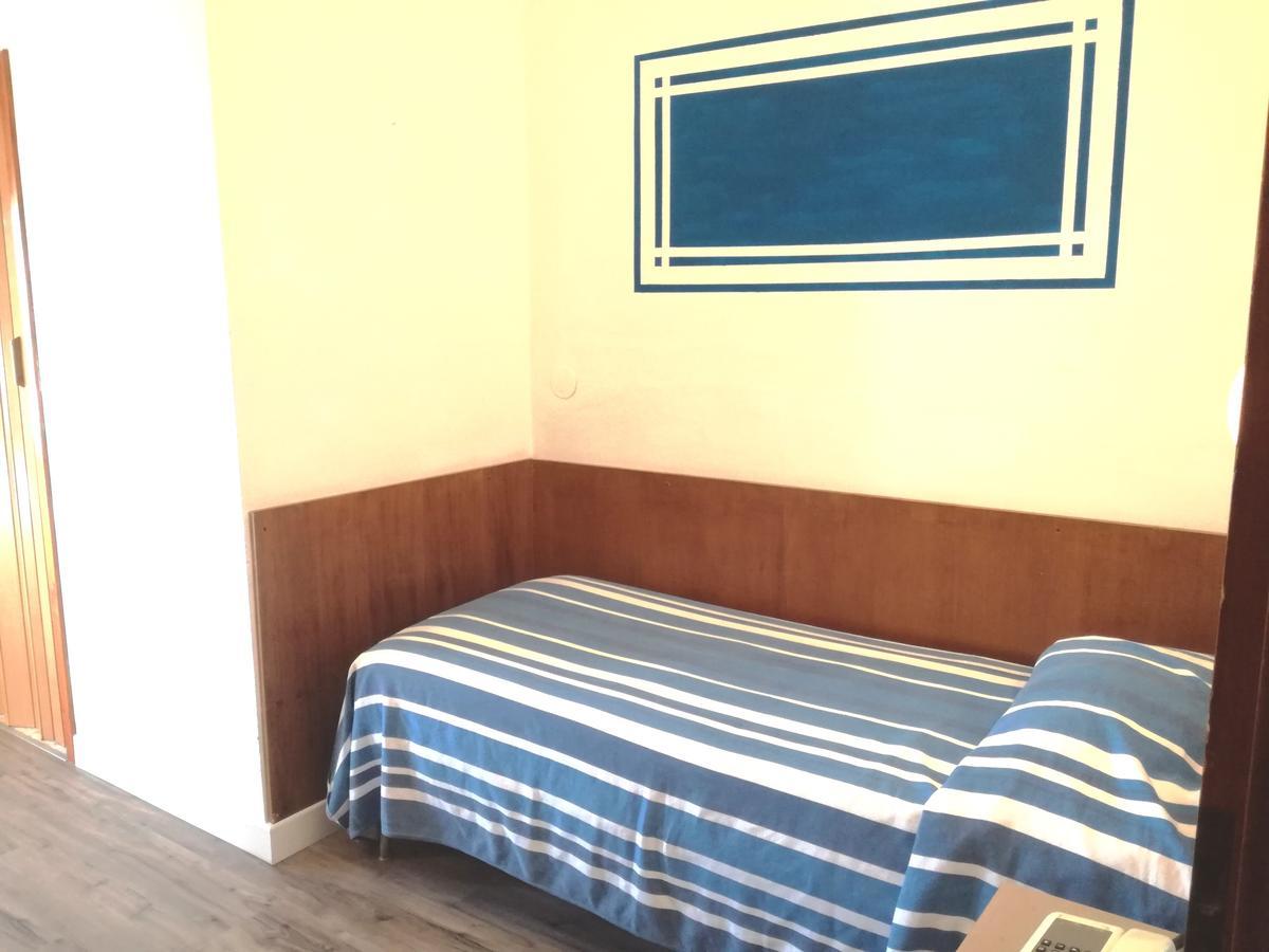 Single Room,643557537:JPEG