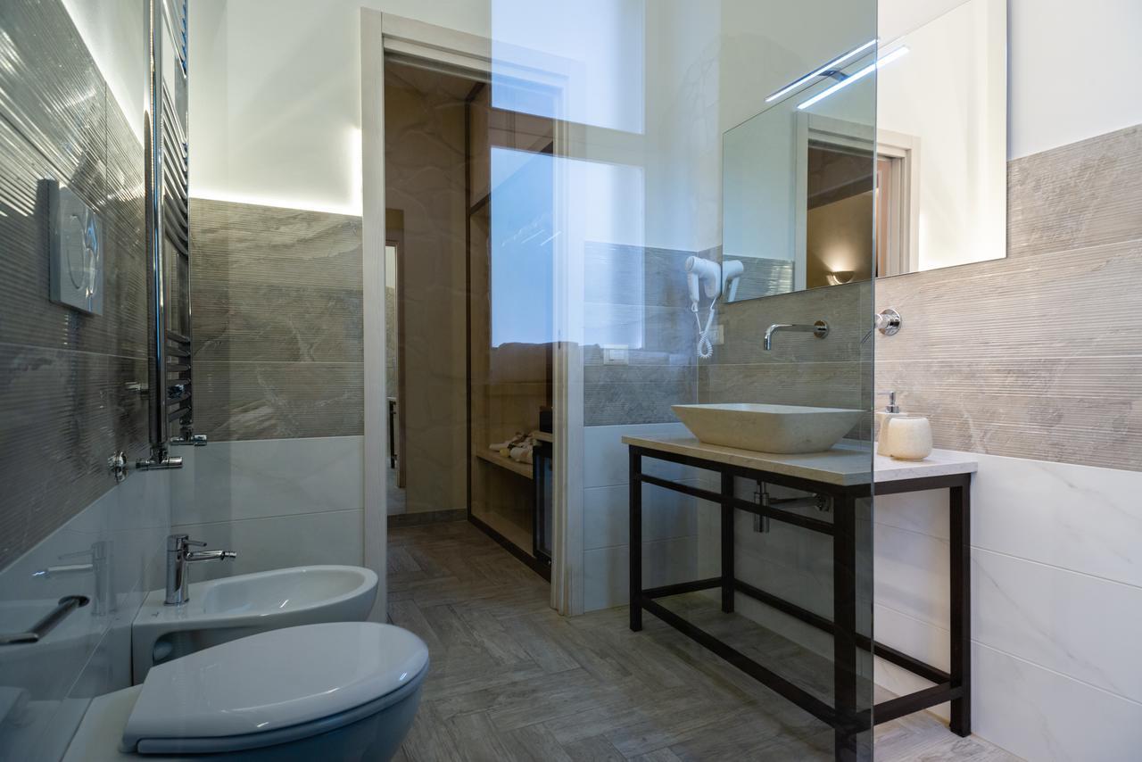 Queen Suite with Spa Bath