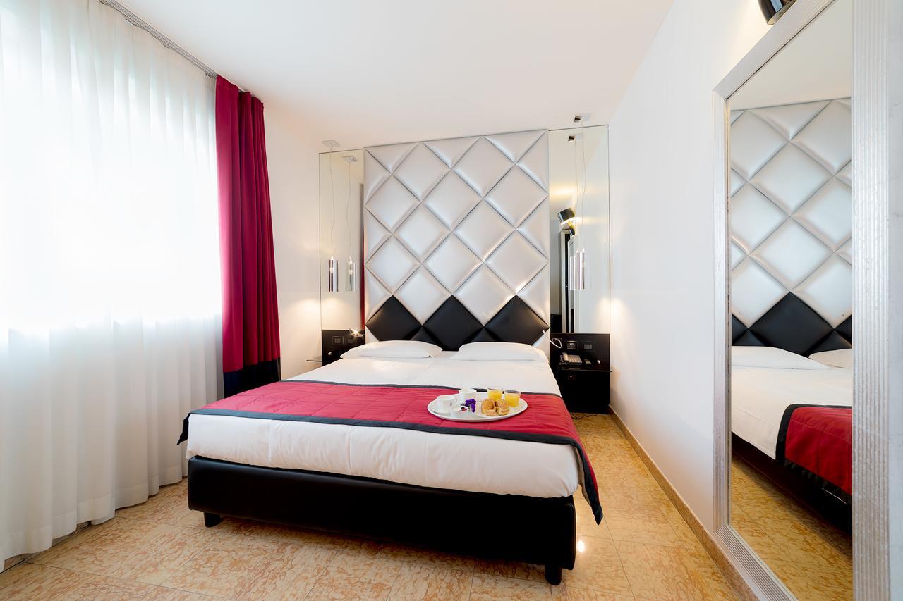 Habitación Doble Superior con bañera de hidromasaje en el jardín de la azotea