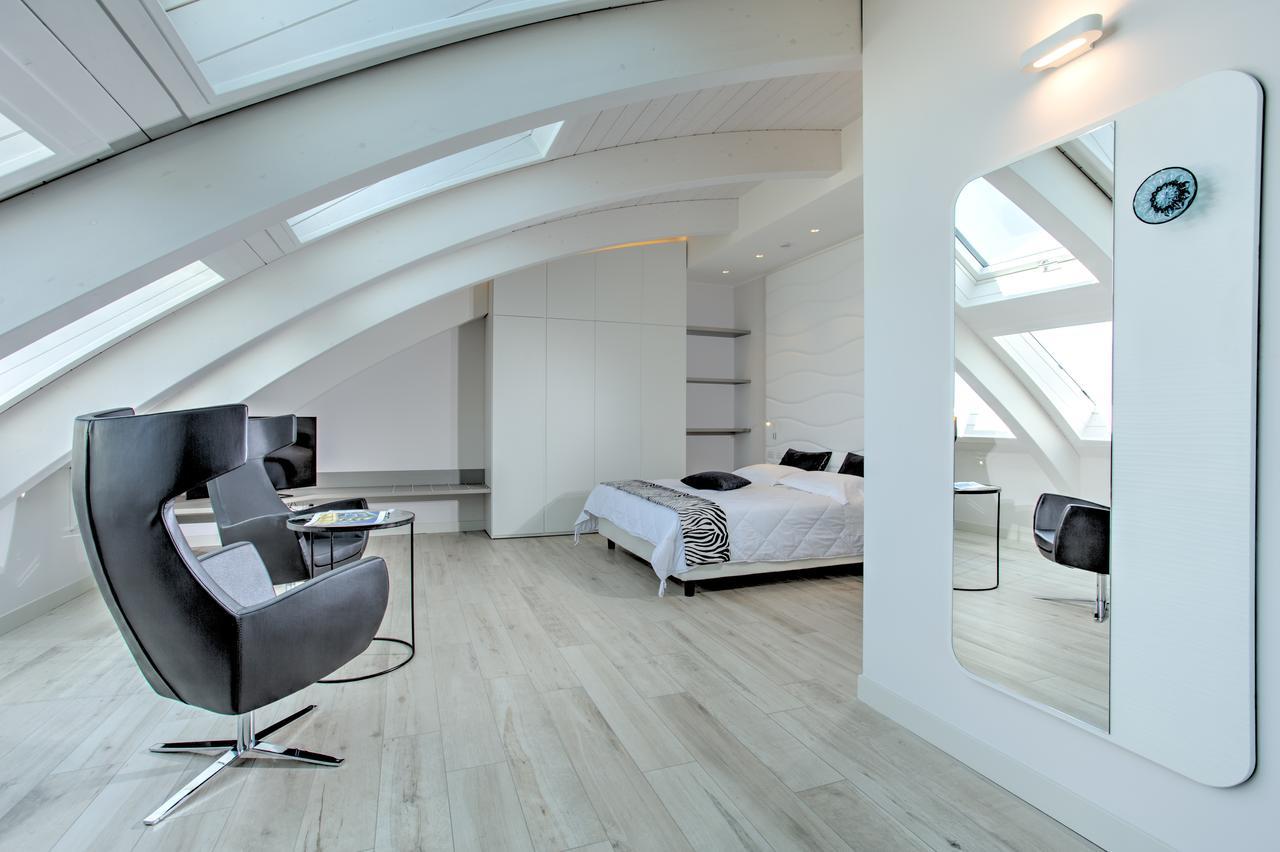 Deluxe Suite with Sea View,646248156:JPEG