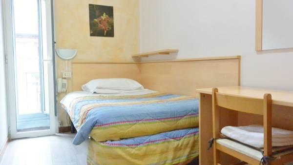 Pokój jednoosobowy ze wspólną łazienką