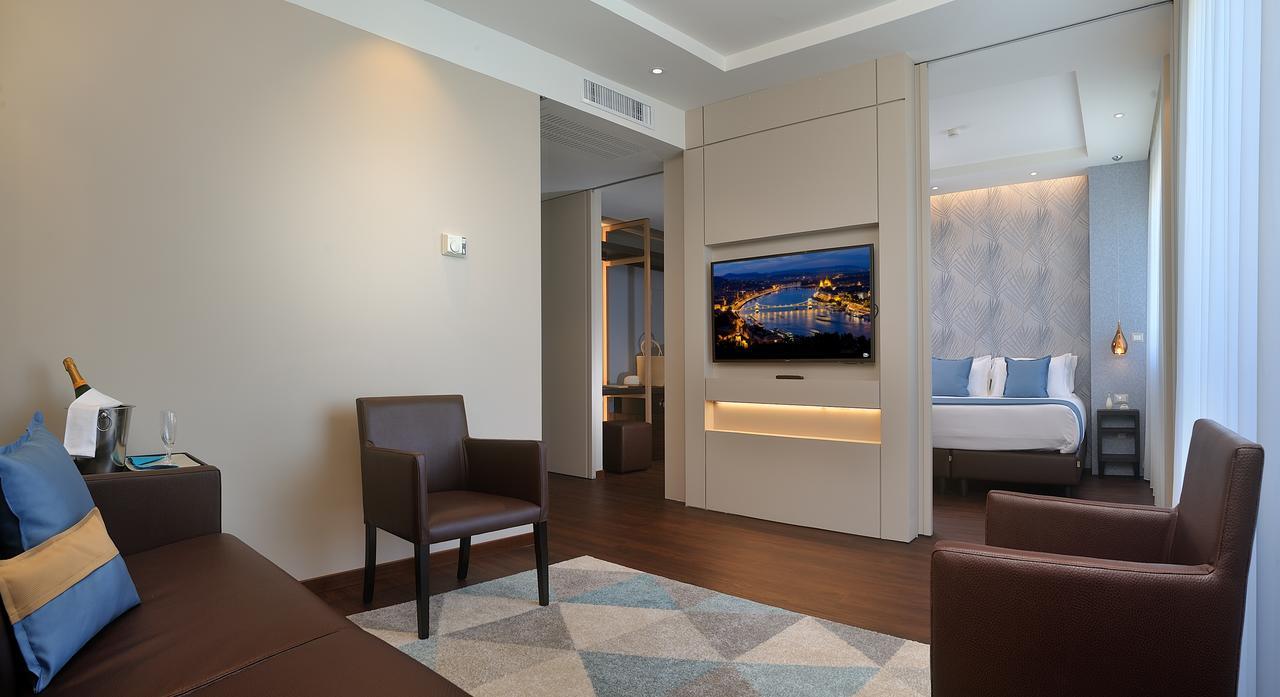 Deluxe Suite with Sea View