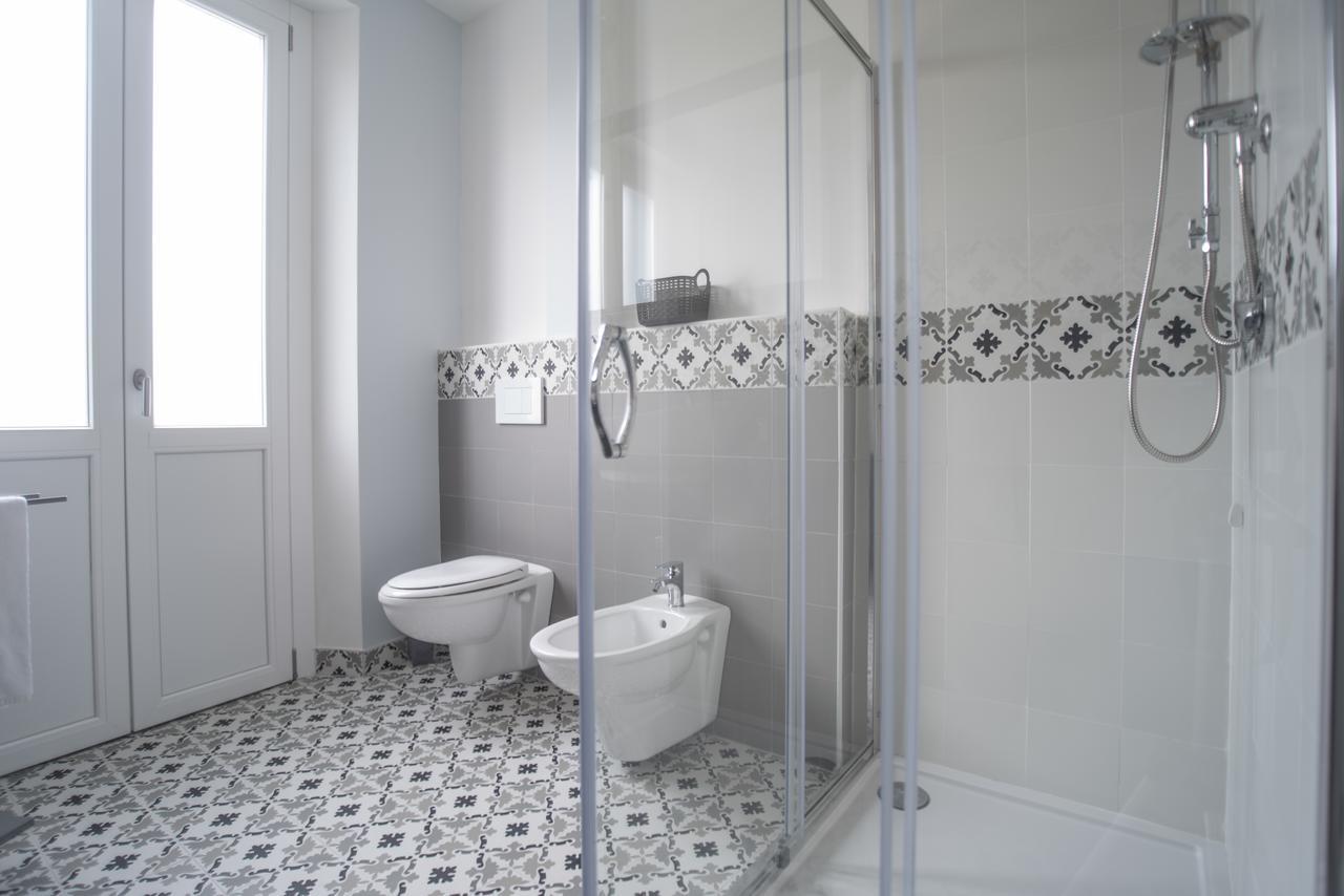 King Suite with Balcony,660658059:JPEG