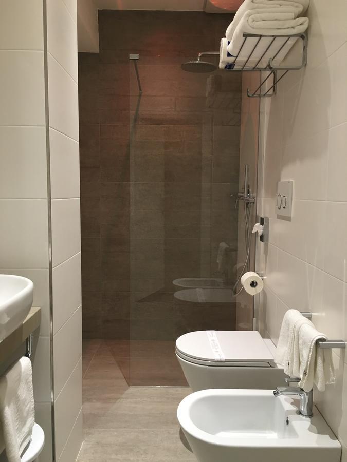 Pokój Dwuosobowy typu Deluxe z dodatkowym łóżkiem