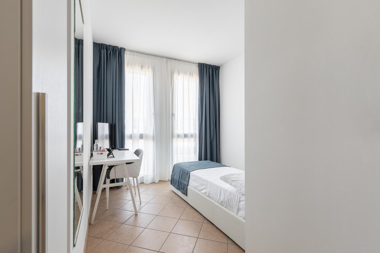Deluxe Single Room,662786679:JPEG